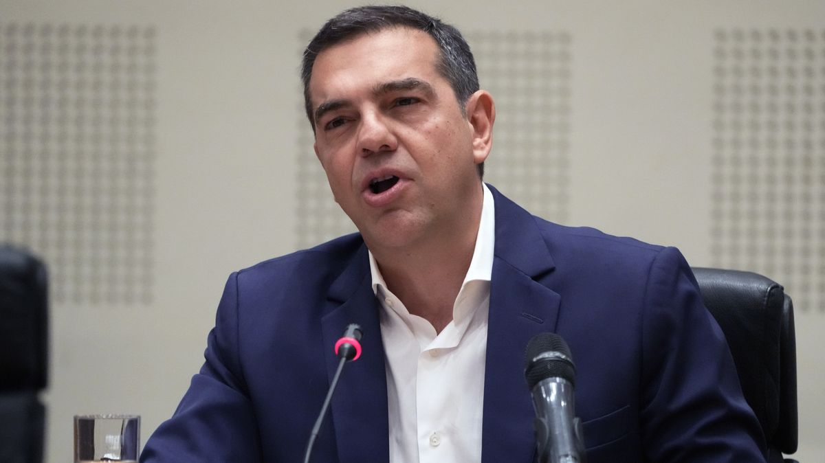 Řecký expremiér Tsipras po drtivé volební porážce končí v čele své levicové strany
